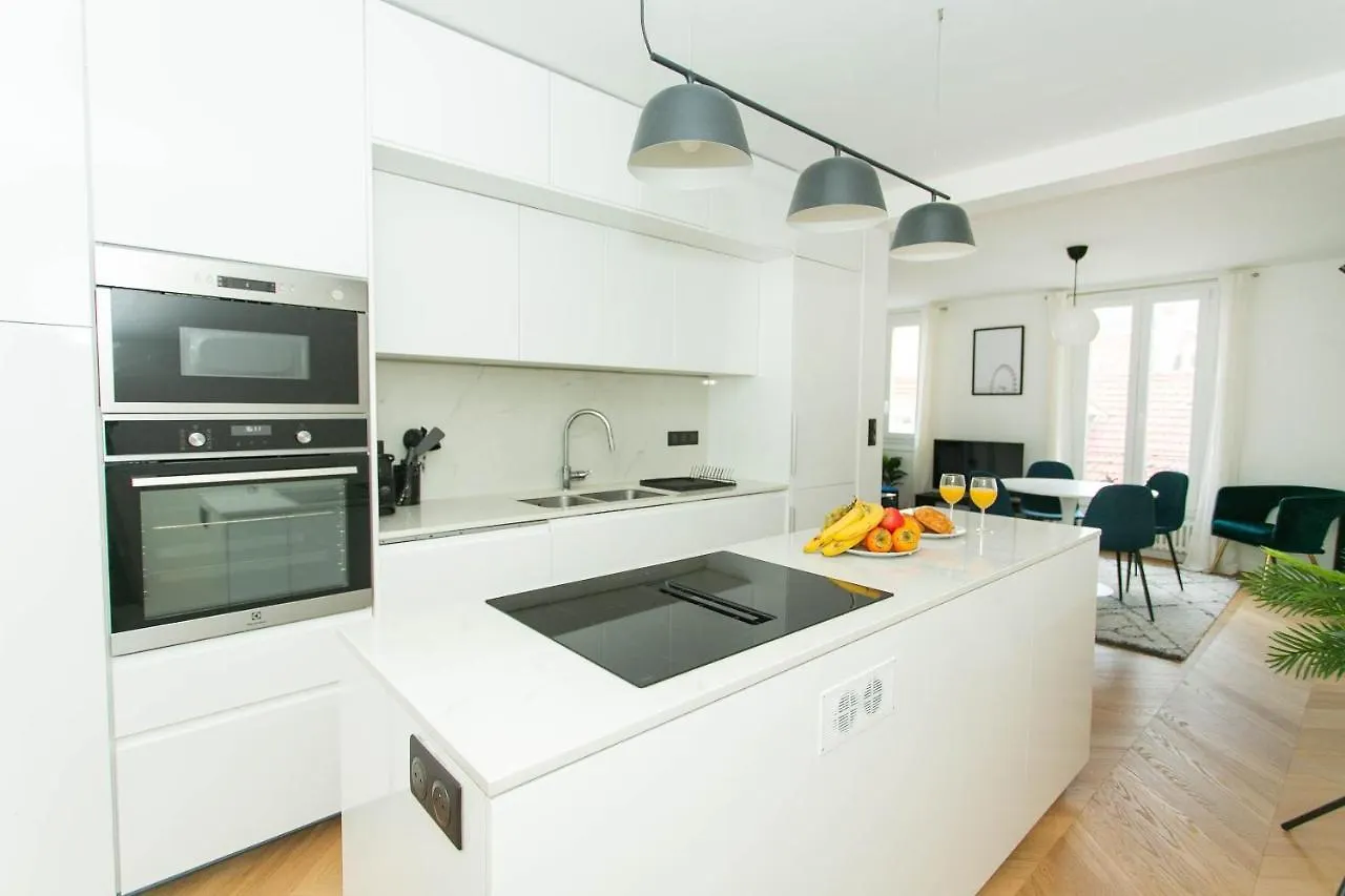 St Lazare & Madeleine - City Apartment Paříž