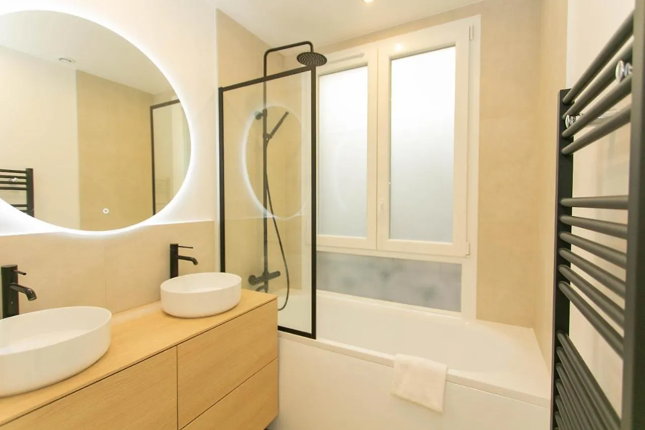 St Lazare & Madeleine - City Apartment Paris France